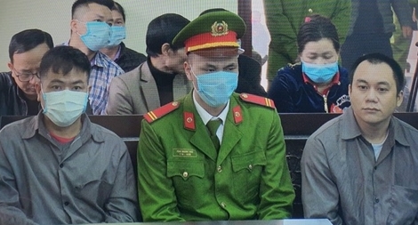 Vụ xe đi lùi trên cao tốc: Hai bị cáo bị đề nghị từ 4 đến 11 năm tù